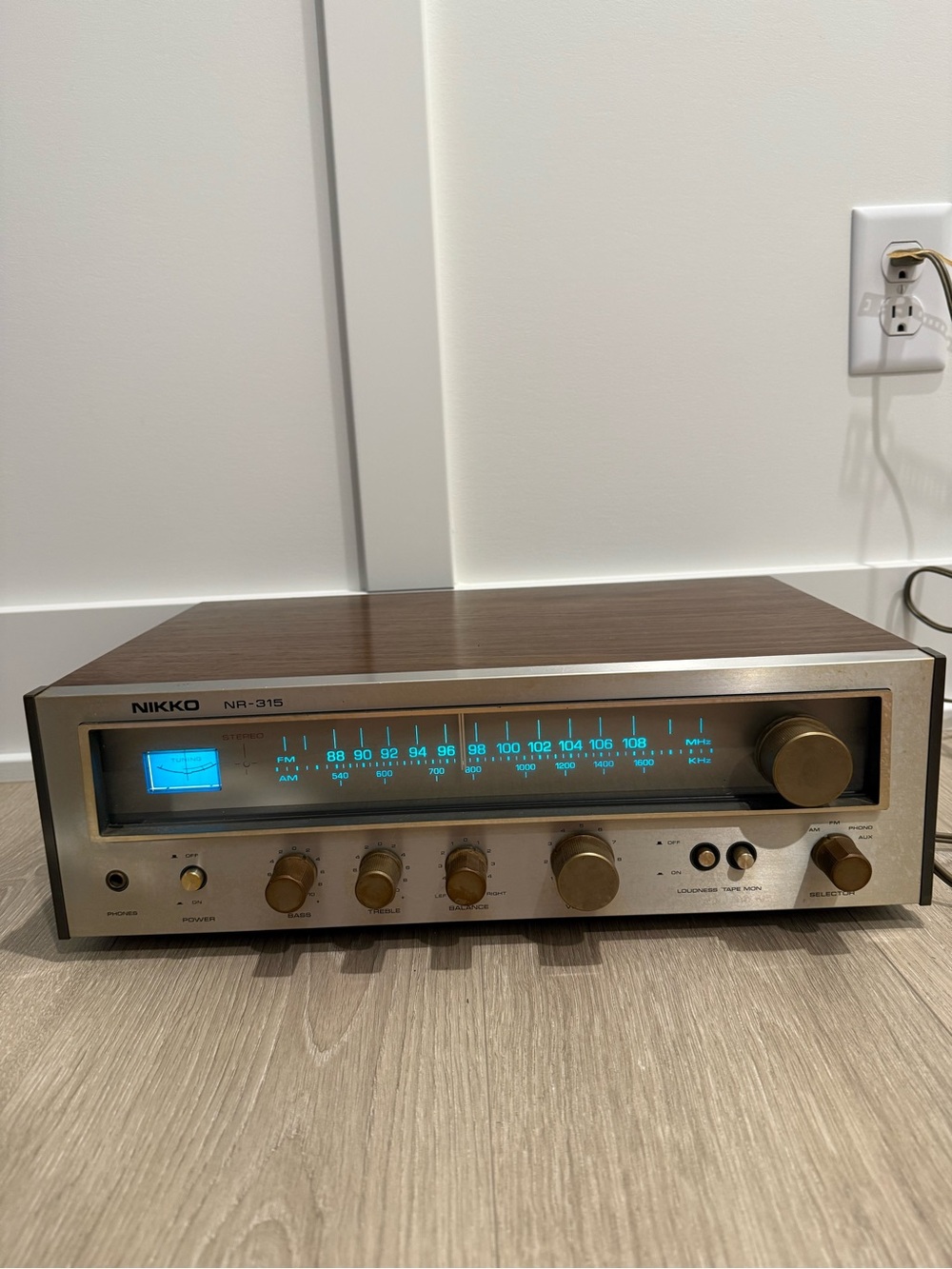 Nikko NR-315 Vintage AM/FM Receiver - Wood & Silver